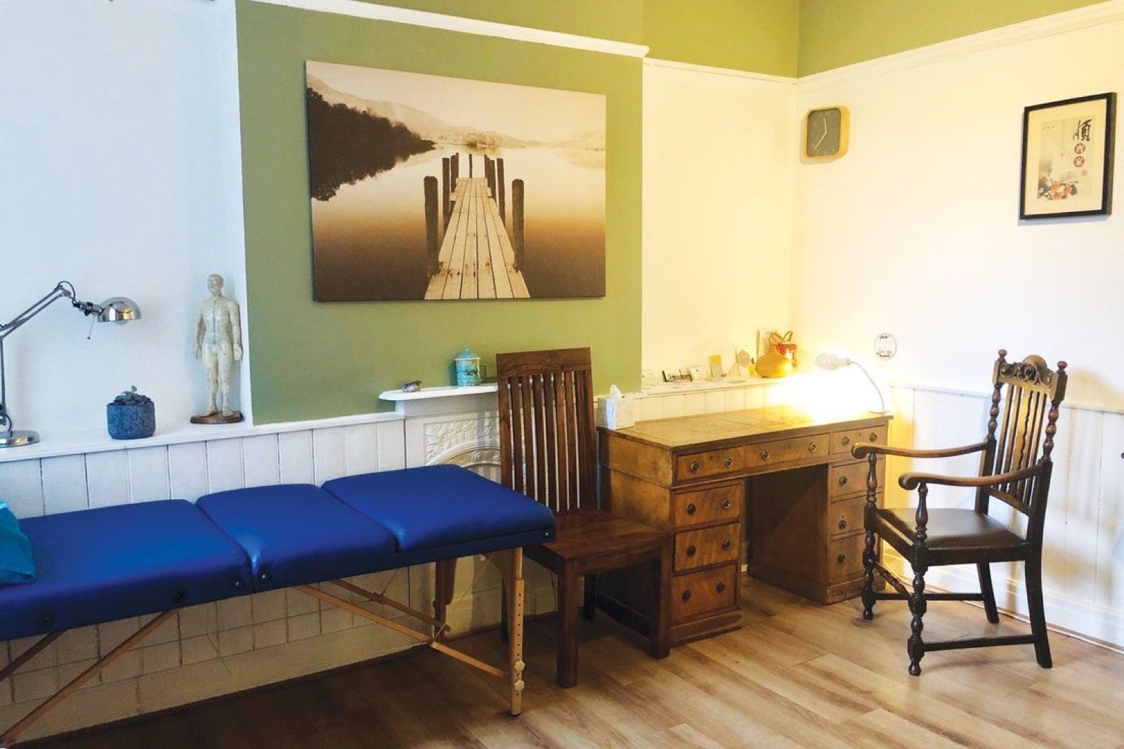 Therapy room treatment couch and chair